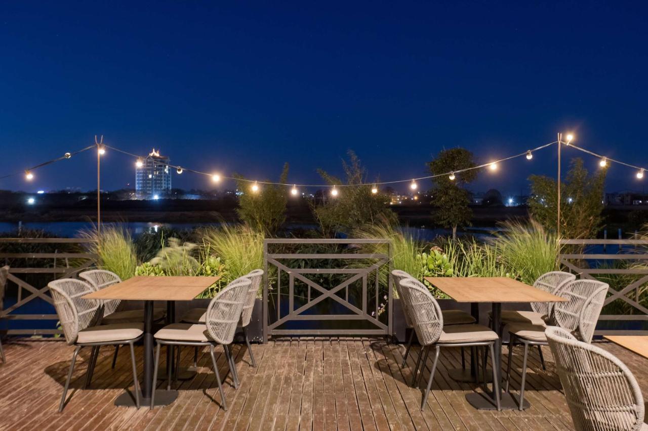 Radisson Hotel Tamboho Waterfront Antananarivo Buitenkant foto
