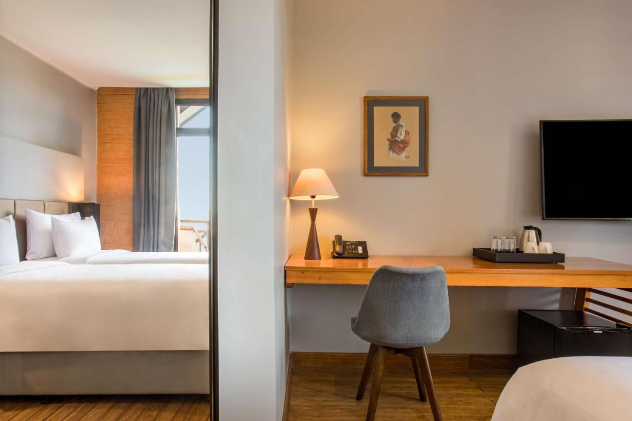 Radisson Hotel Tamboho Waterfront Antananarivo Buitenkant foto