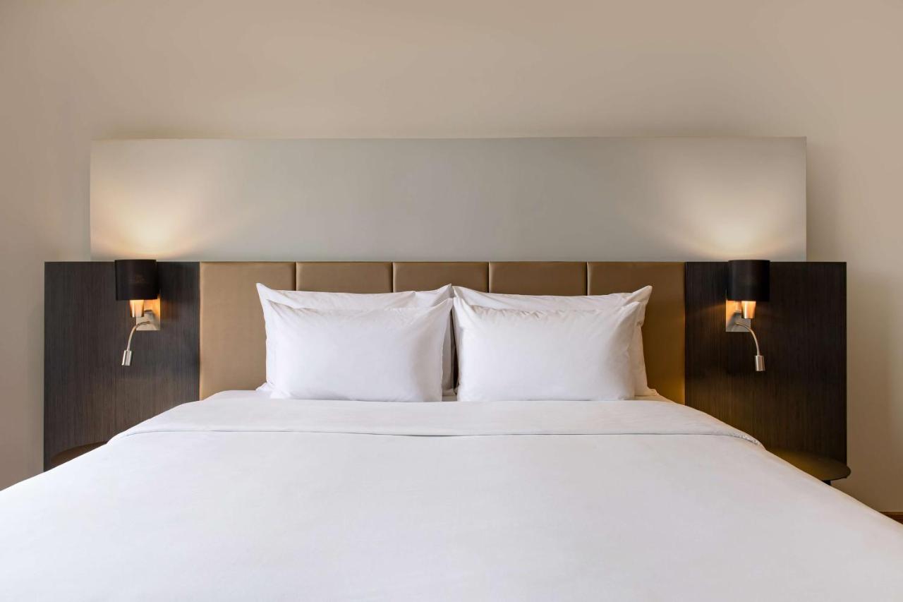 Radisson Hotel Tamboho Waterfront Antananarivo Buitenkant foto