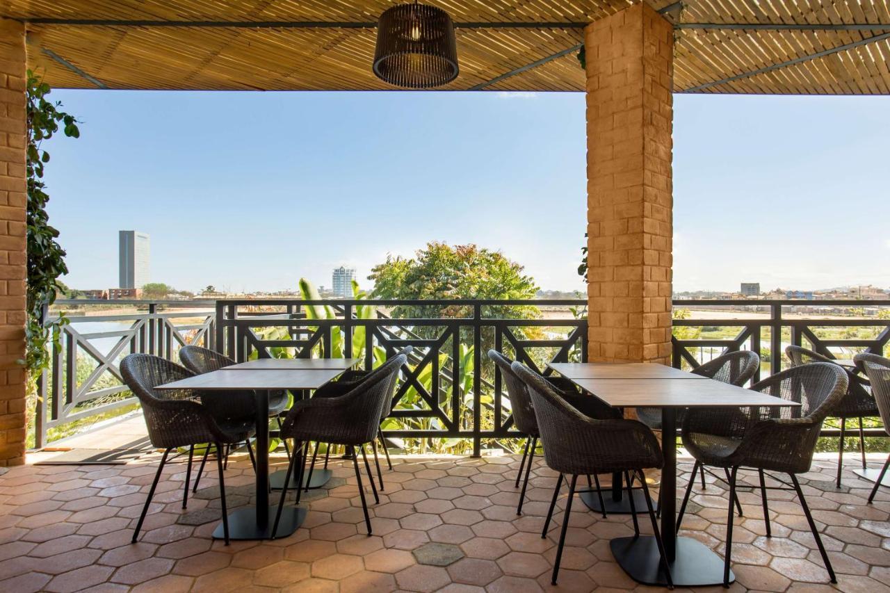 Radisson Hotel Tamboho Waterfront Antananarivo Buitenkant foto