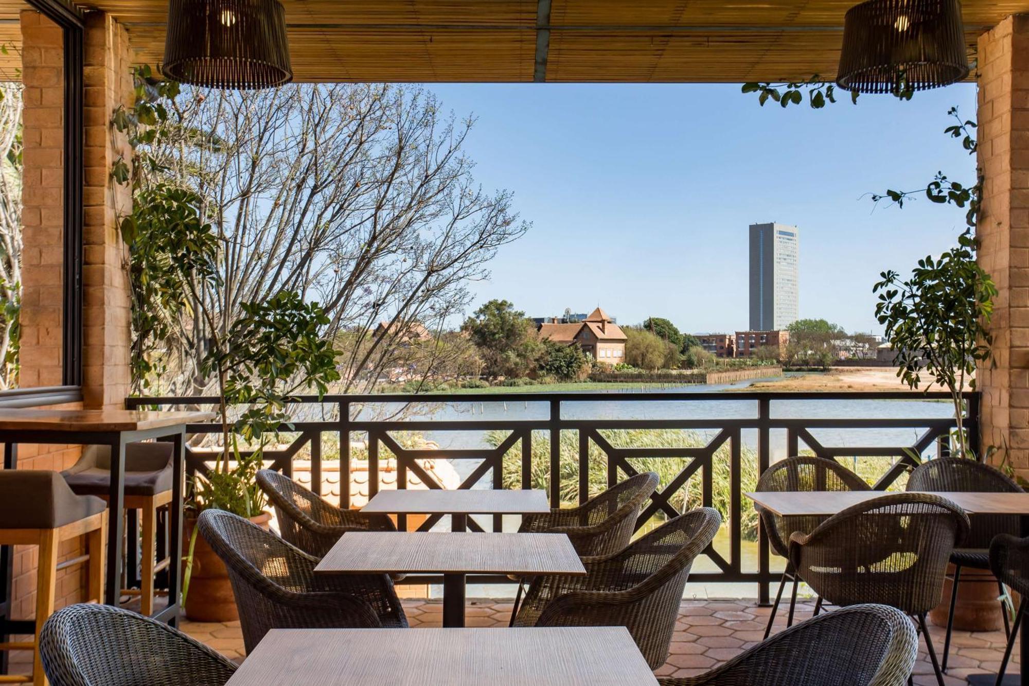 Radisson Hotel Tamboho Waterfront Antananarivo Buitenkant foto
