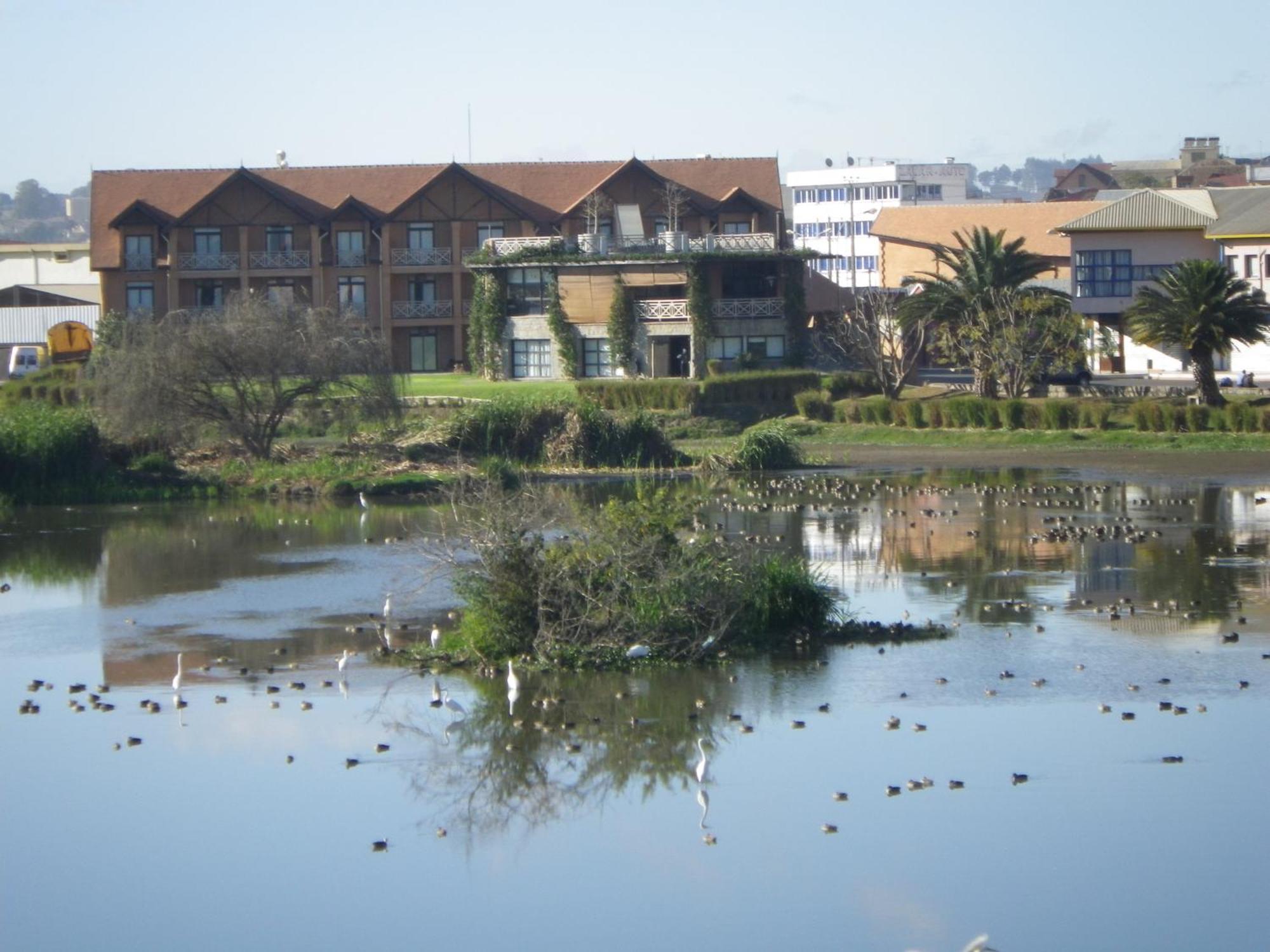 Radisson Hotel Tamboho Waterfront Antananarivo Buitenkant foto